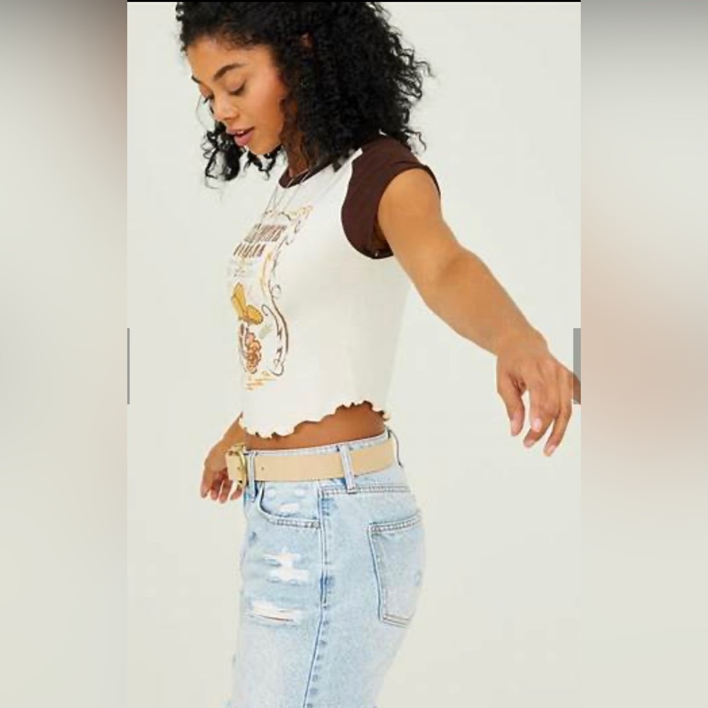 Altar’d State | Yellowstone Cropped Tee - Picture 3 of 12